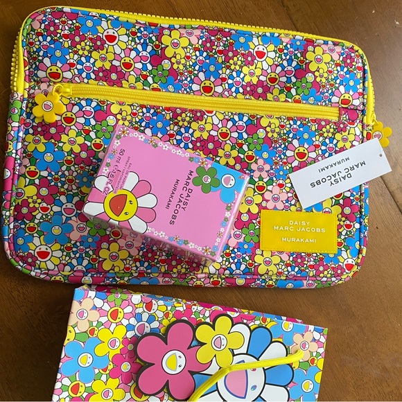 Marc Jacobs Fragrances Daisy Murakami Pink Eau de Parfum with Laptop Case - Picture 6 of 12